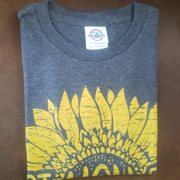 🔥Best Mom Ever T-shirt 🌻 - Picture 5 of 5
